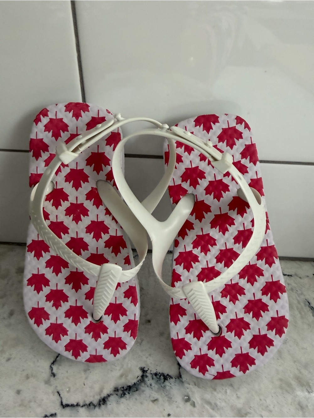 kids 🇨🇦 flipflops - back strap!  july 1!!
canadian maple leaf proud!kids L-9.10